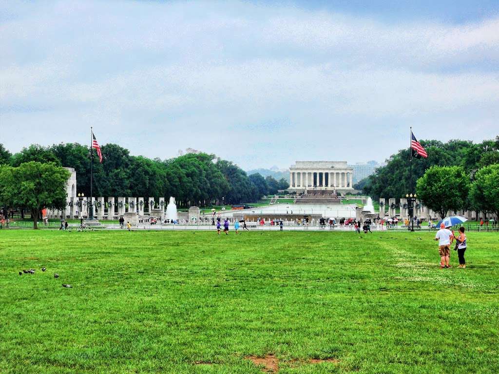 Image result for PHOTOS OF LINCOLN MEMORIAL PARK WASHINGTON DC
