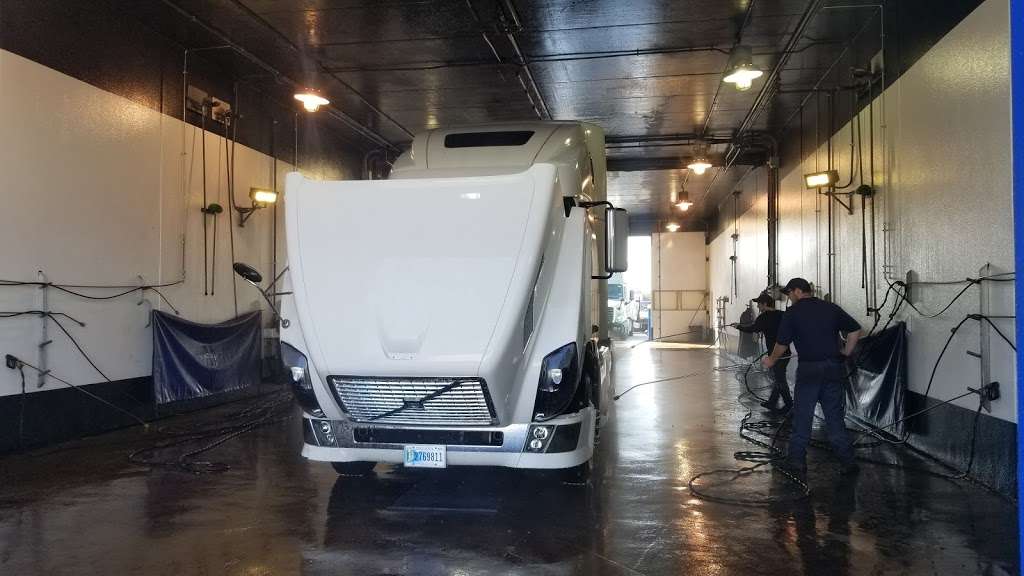 Blue Beacon Truck Wash Of Indianapolis In Car 4550 S Photo By Marcus Adams Show Full Size